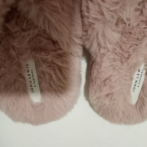 JOHN LEWIS PINK FLUFFY SLIPPERS UK SIZE 7-8. LONDON BRAND - Picture 2 of 7